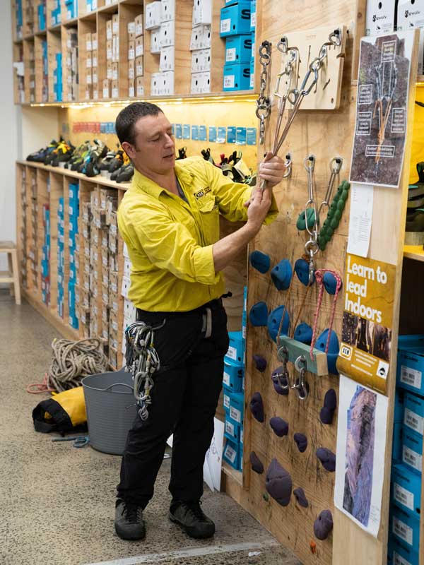 harry building an anchor