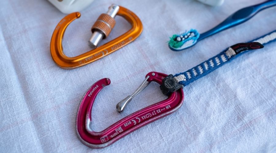 carabiners with stuck gates