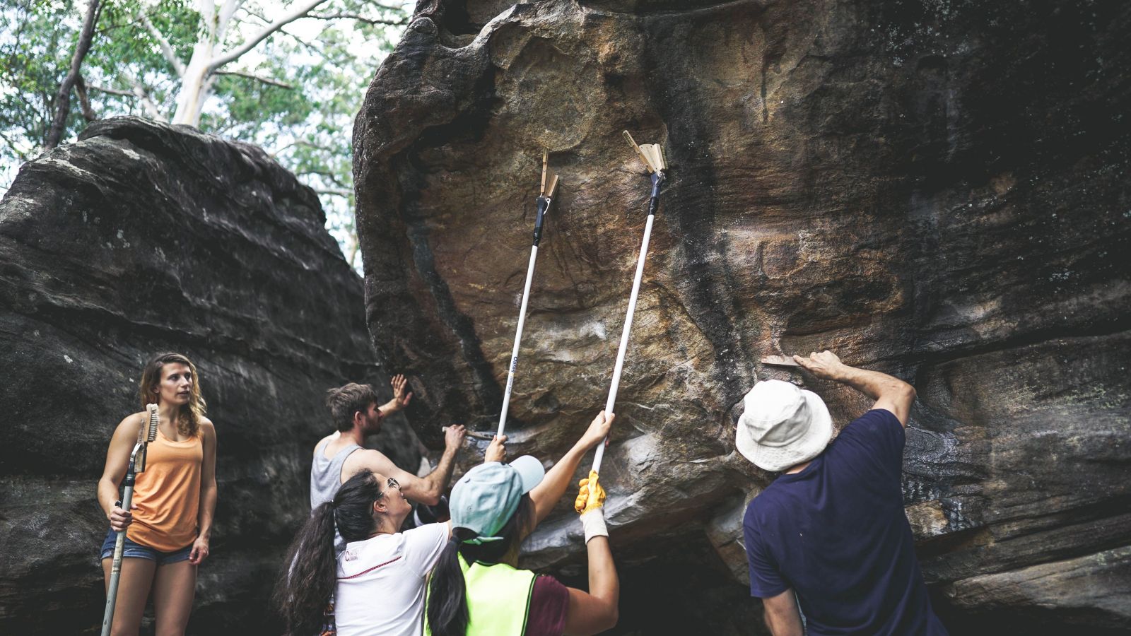 Clean up Balkans Crag - Brushing Holds